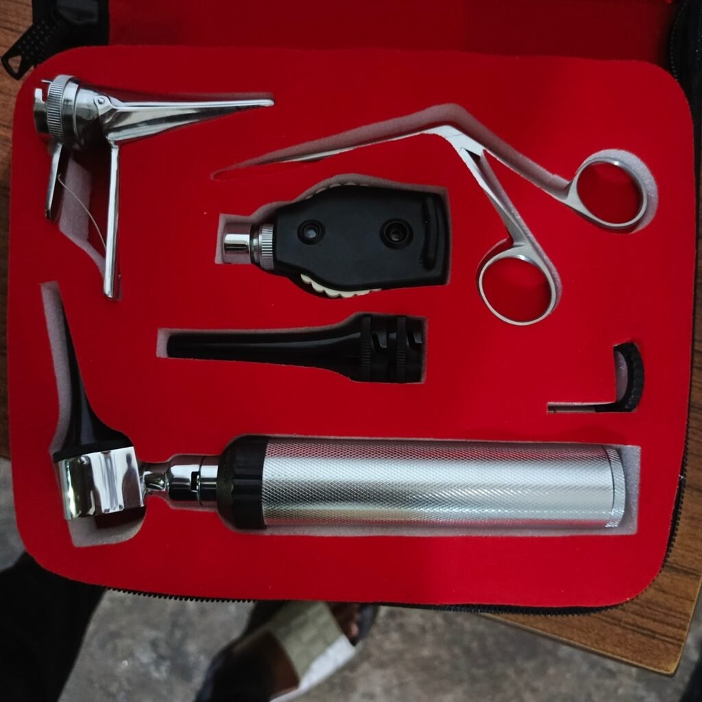 Veterinary otoscope, tarmoscope, and sapklam instruments for detailed ear and throat examination Otoscope veterinary +tarmosope+ sapklam